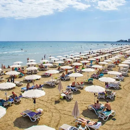 Marina View Seaside Apartment Larnaca