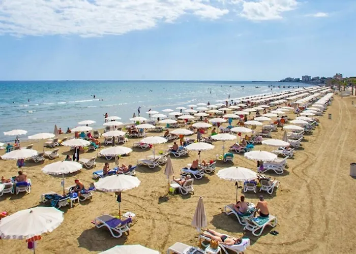Marina View Seaside Appartamento Larnaca